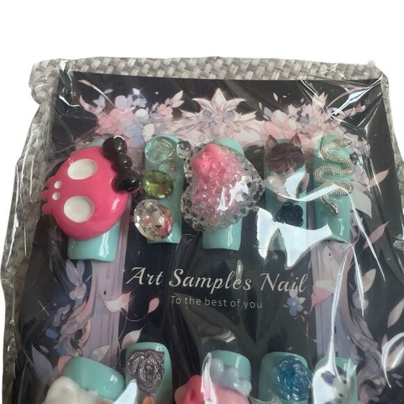 Nail Art- Cute Cartoon Nail Art Set Size Medium - Picture 4 of 13